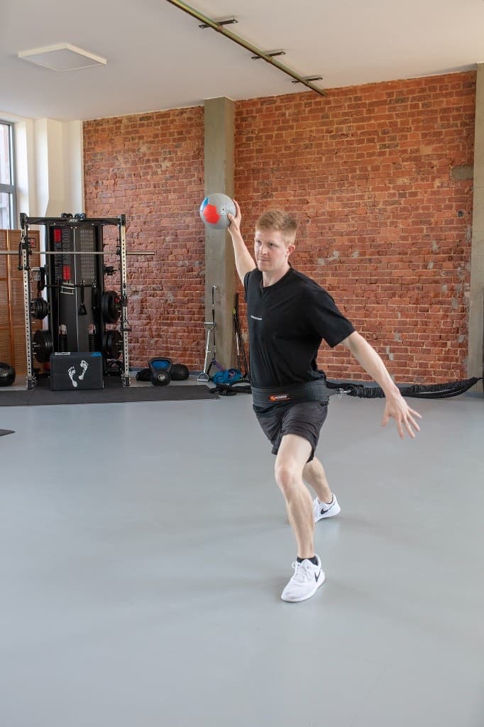 Dynamisches Training mit dem Medizinball